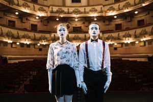 Znaczenie Teatru w Kształtowaniu Społecznej Świadomości i Kultury